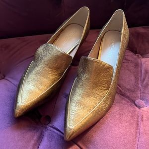 KENNETH COLE Gold Metallic Leather Pumps with Kitten Heels - Size 9M